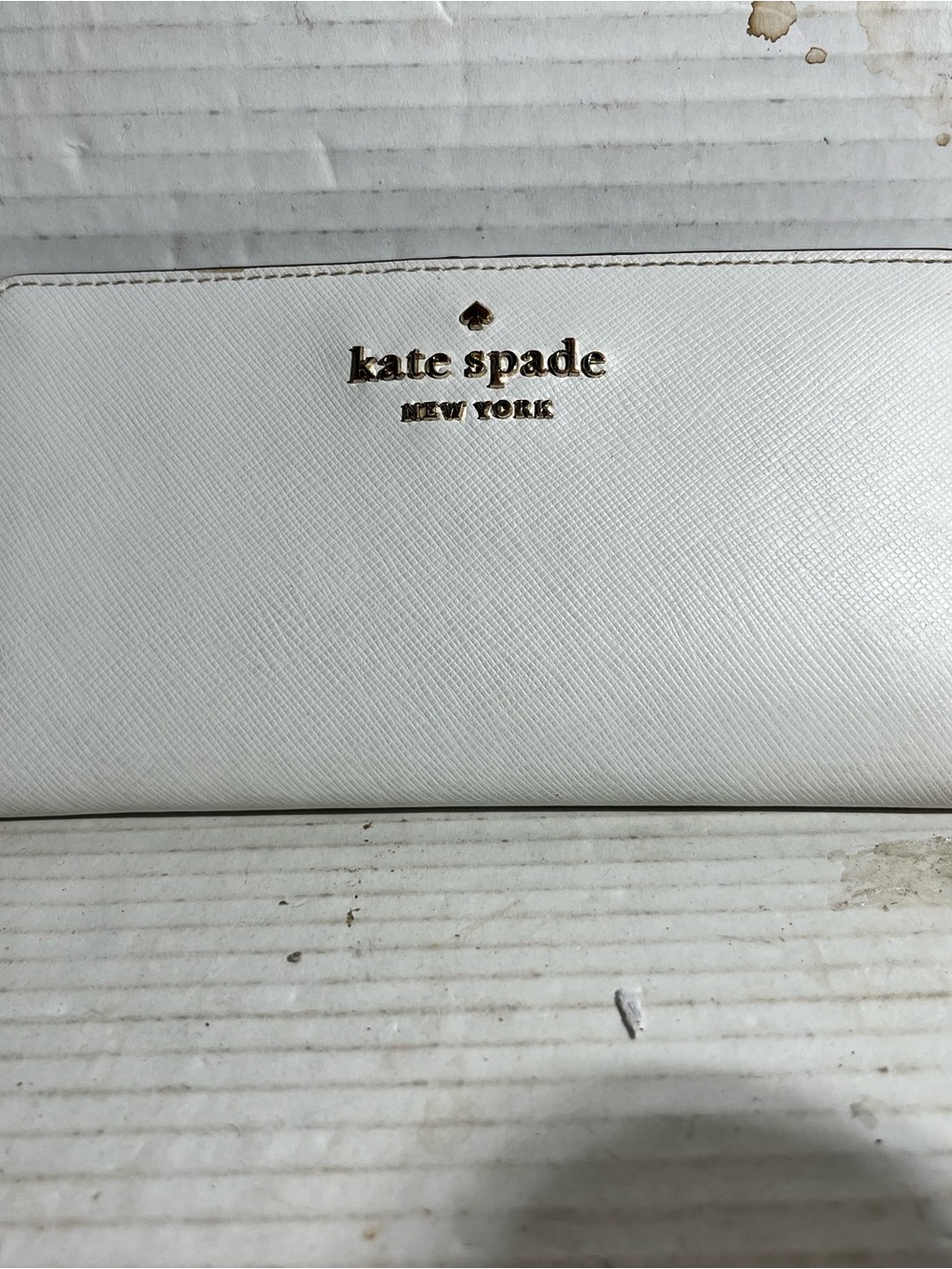kate spade White Saffiano Leather Zip Wallet with Gold Logo
